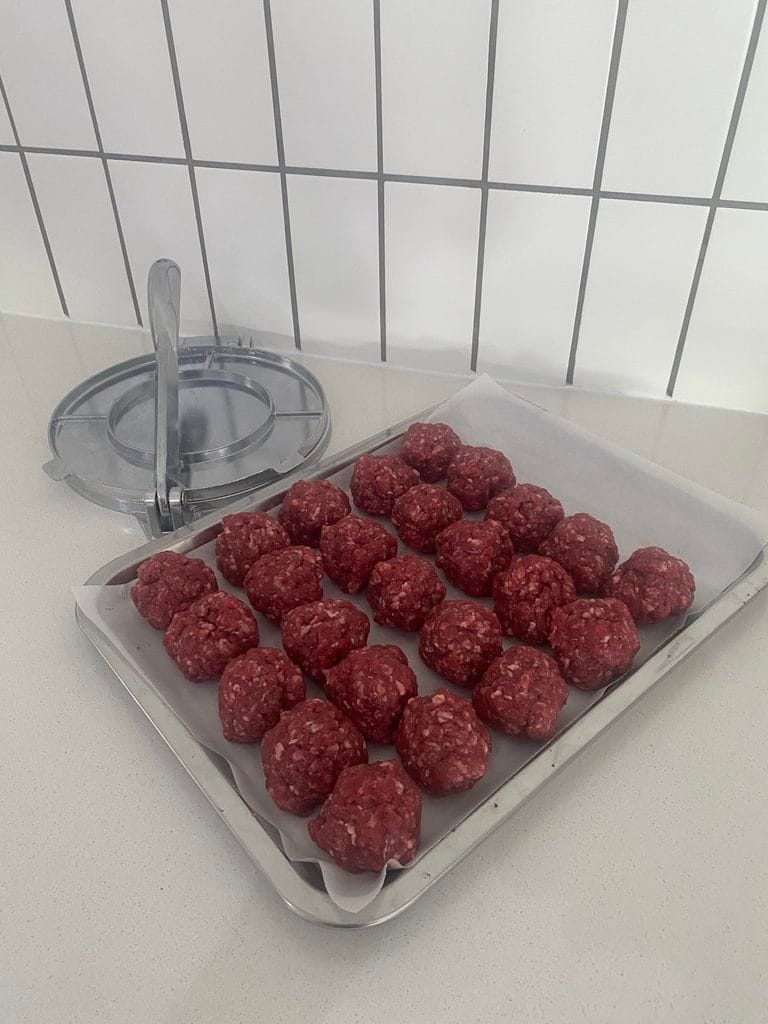 40g portions of seasoned ground beef ready to be pressed for drying